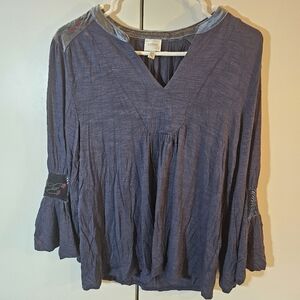 Cupio Gray Blouse with V-neck 3/4 Sleeves and Ruffled Style
